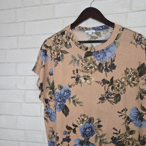envision studio NWT floral tee - Picture 2 of 13
